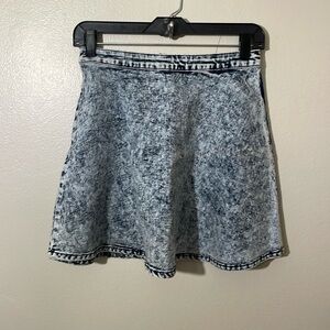 NWOT Iris Acid Wash Jean Skirt. Small
